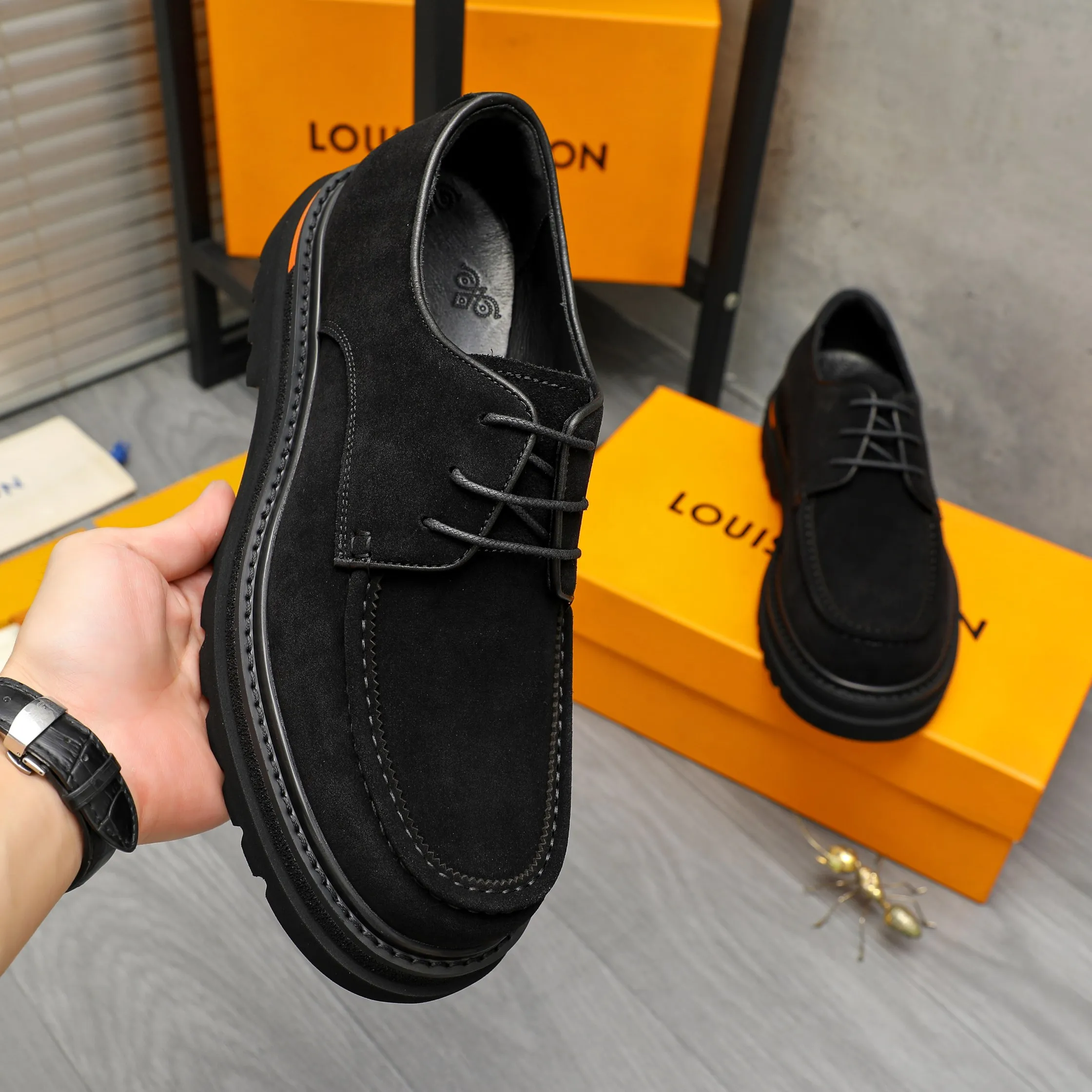 Men's shoes 💰620 Product trademark: LV "Louis Vuitton" business casual lace-up leather shoes Regular size: 37-46 Product materials: Selected high-quality frosted cowhide upper, pigskin lining, rubber outsole